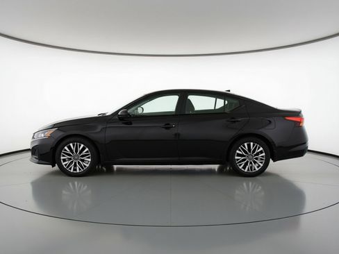 Used 2025 Nissan Altima 2.5 SV image 3
