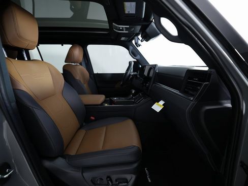 Used 2025 Lexus GX 550 image 10