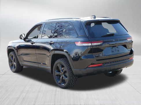 Used 2023 Jeep Grand Cherokee Limited w/ Black Appearance Package image 5