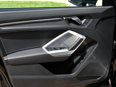 Used 2025 Audi Q3 2.0T Premium image 9