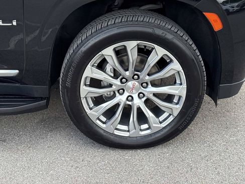 Used 2023 GMC Yukon XL Denali AWD/4WD image 10
