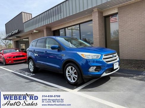 Used 2017 Ford Escape SE image 1