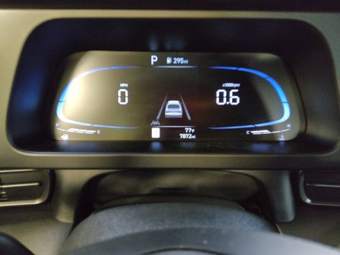 Used 2025 Hyundai Elantra Sport FWD image 23