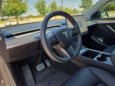 Used 2024 Tesla Model Y 2WD image 2