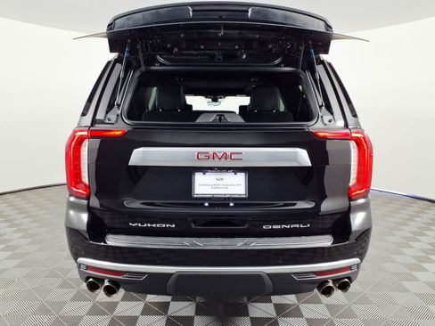 Used 2021 GMC Yukon XL Denali w/ Denali Premium Package AWD/4WD image 9