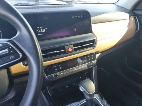 Certified 2025 Kia Seltos EX w/ EX Sunroof Package image 28