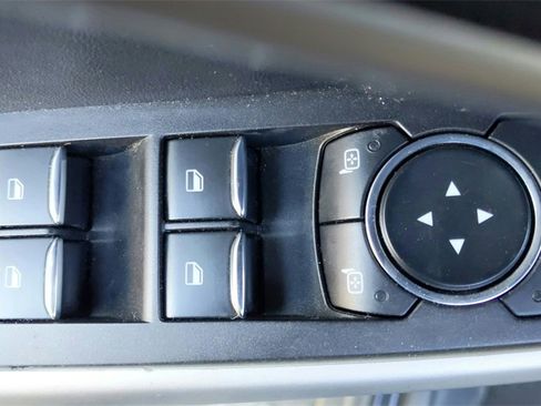 Used 2020 Ford Explorer XLT w/ Equipment Group 202A image 16