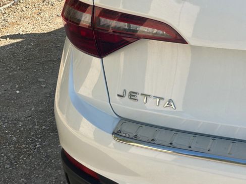 Certified 2024 Volkswagen Jetta SE w/ Panoramic Sunroof Package image 25