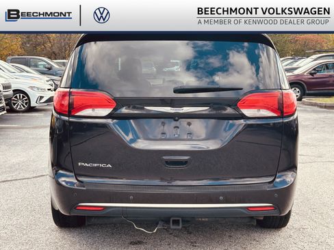Used 2017 Chrysler Pacifica Touring-L image 6