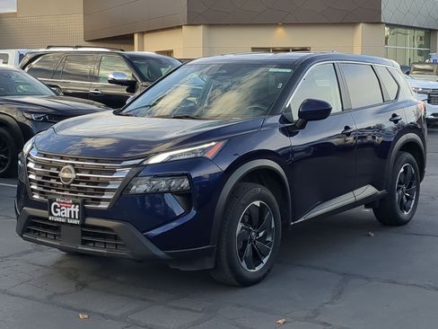 Used 2024 Nissan Rogue SV image 10