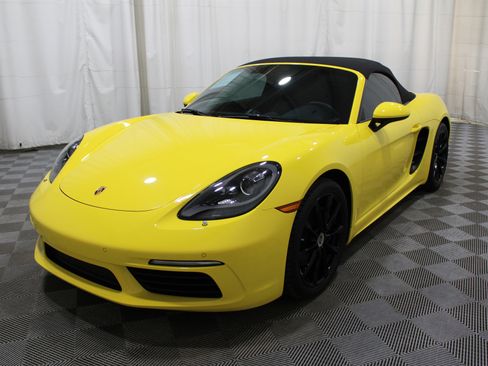 Used 2023 Porsche 718 Boxster w/ Sport Chrono Package image 32