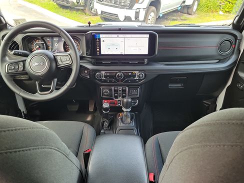 Used 2025 Jeep Gladiator Rubicon AWD/4WD image 15