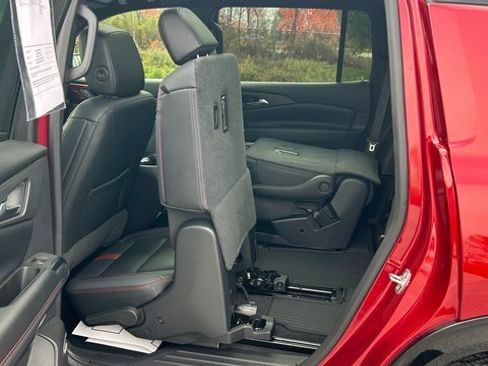 Certified 2024 Chevrolet Traverse RS image 39