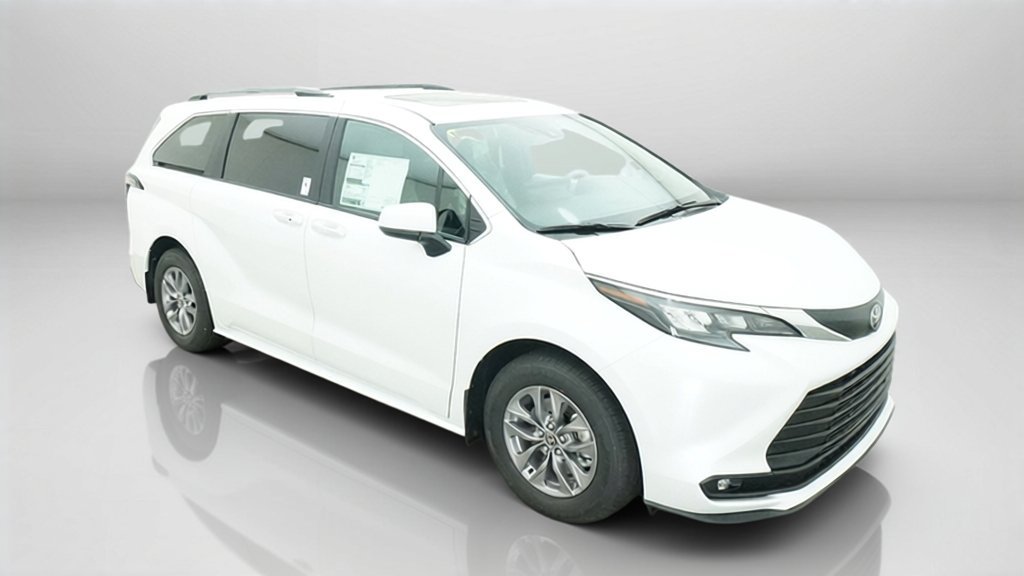 New 2026 Toyota Sienna XLE FWD image 5