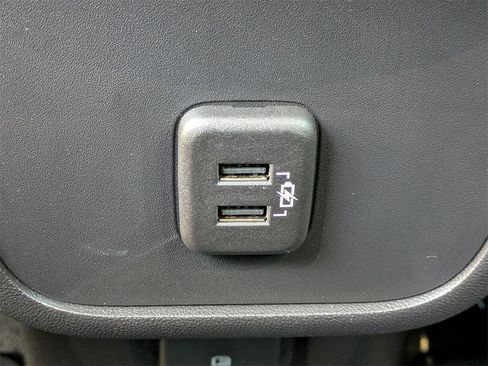 Used 2024 Chevrolet Equinox Premier image 16