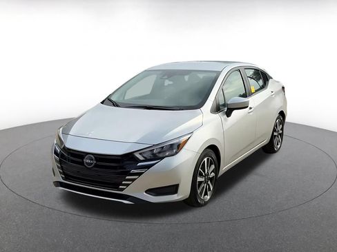 Used 2025 Nissan Versa SV FWD image 7