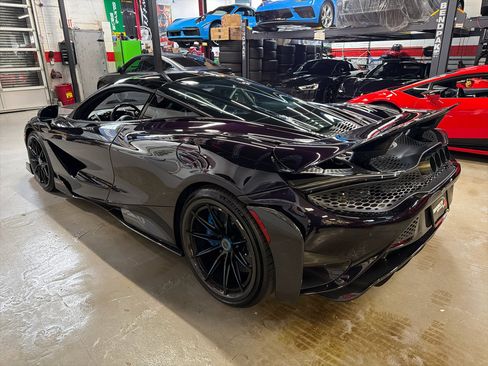 Used 2021 McLaren 765LT image 11