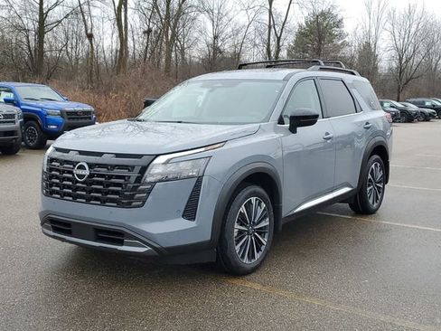 New 2026 Nissan Pathfinder Platinum image 2