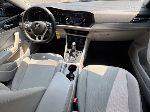 Used 2019 Volkswagen Jetta SE FWD image 18