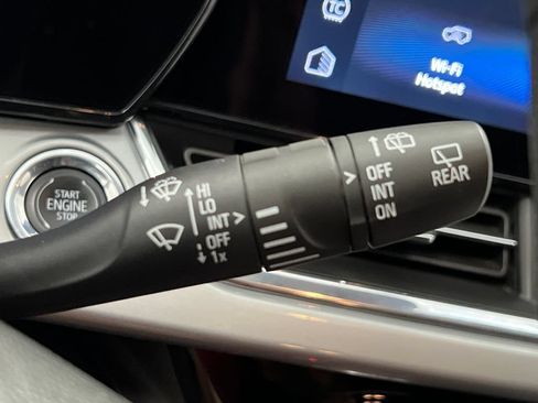 Used 2025 Chevrolet Trax LT FWD image 46