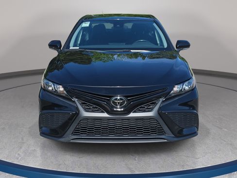 Used 2024 Toyota Camry SE FWD image 2