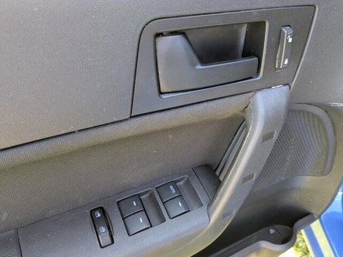 Used 2010 Ford Focus SE image 13