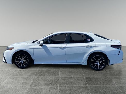 Used 2021 Toyota Camry SE FWD image 2