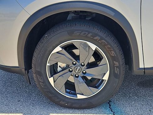 Used 2025 Nissan Rogue SV AWD/4WD image 9