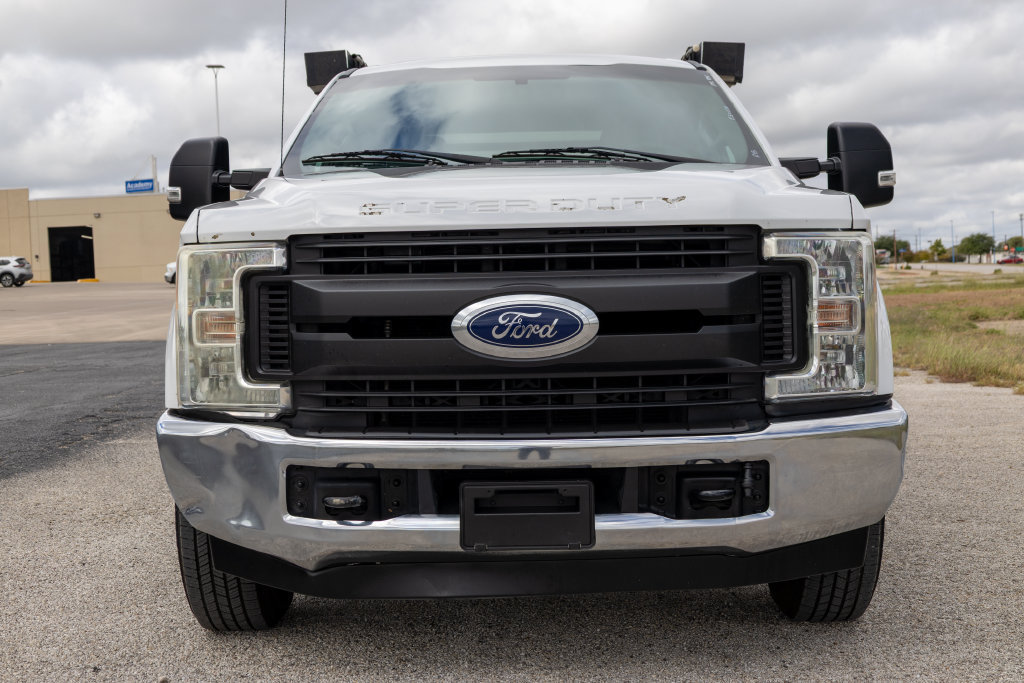 Used 2017 Ford F250 XL w/ Power Equipment Group RWD image 2