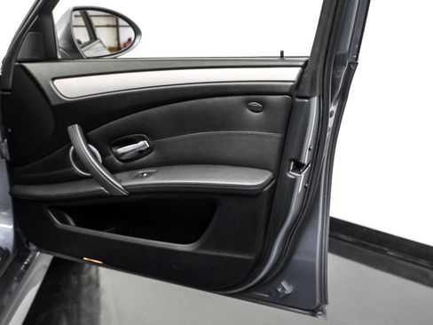 Used 2010 BMW M5 RWD image 39