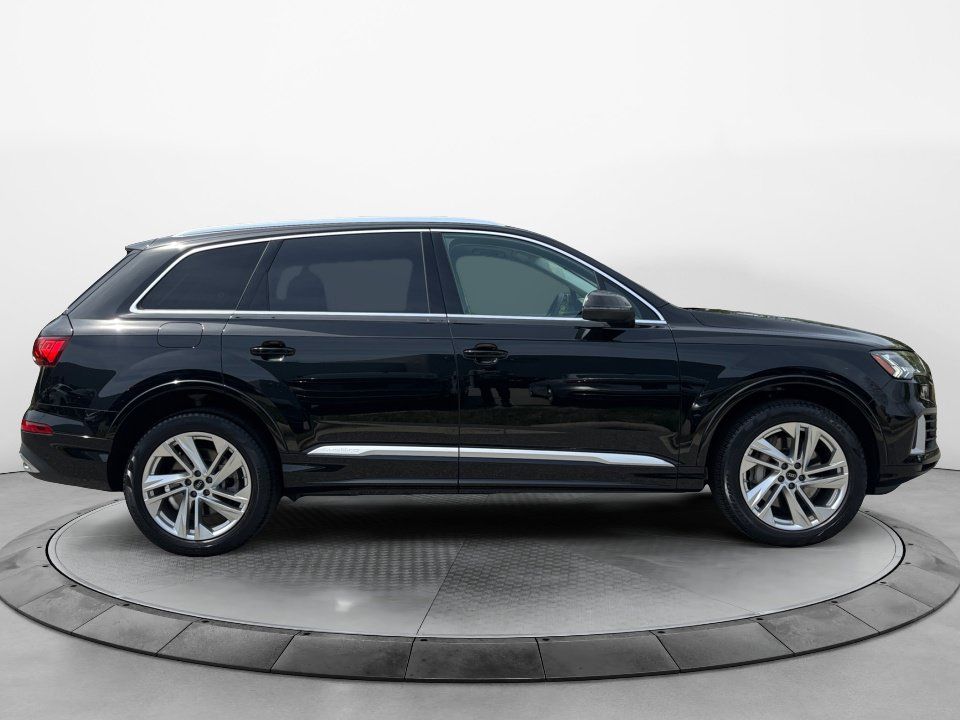 Used 2023 Audi Q7 3.0T Premium Plus w/ Premium Plus Package AWD/4WD image 8