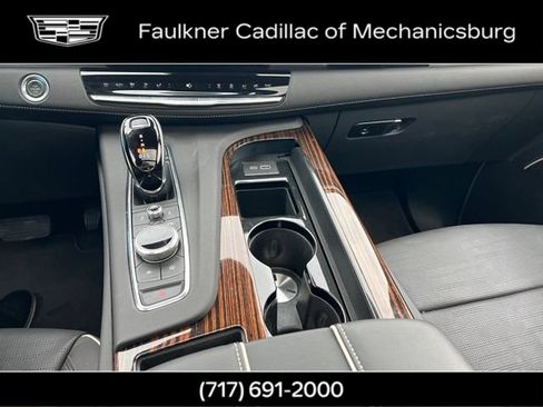 Used 2024 Cadillac Escalade ESV Premium Luxury AWD/4WD image 25