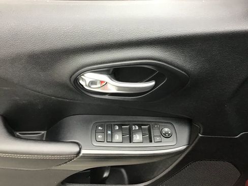 Used 2016 Jeep Cherokee Limited image 10