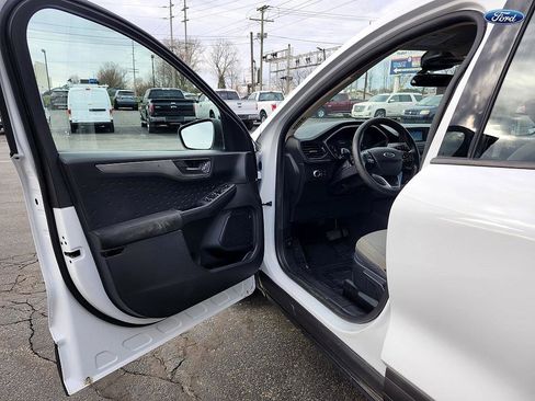 Used 2020 Ford Escape S image 9