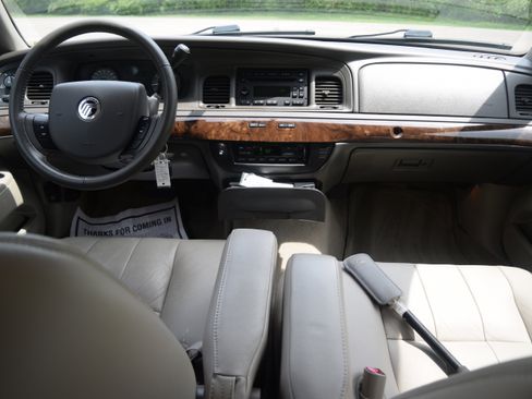 Used 2011 Mercury Grand Marquis LS RWD image 8