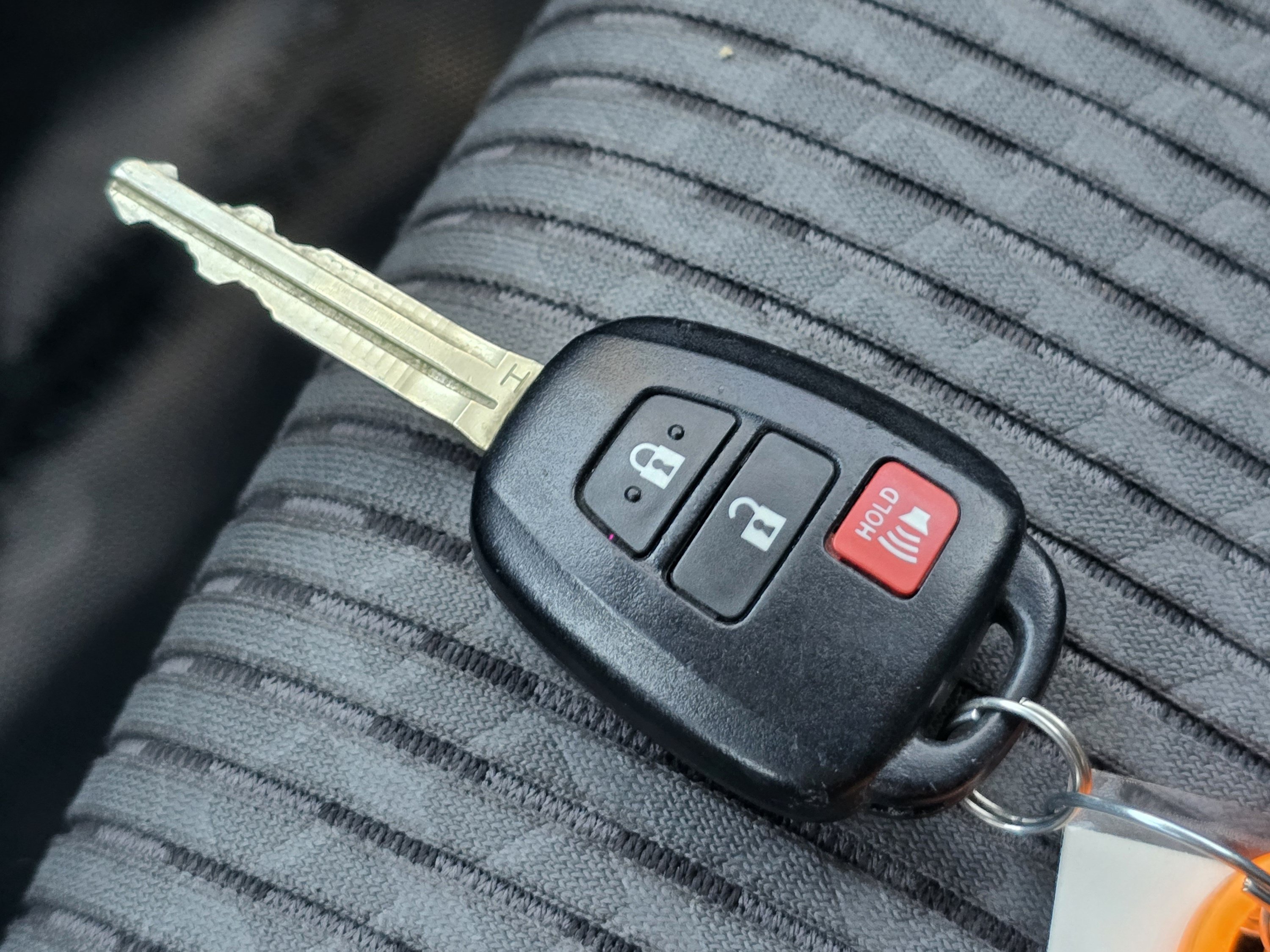 Used 2020 Toyota 4Runner SR5 AWD/4WD image 33