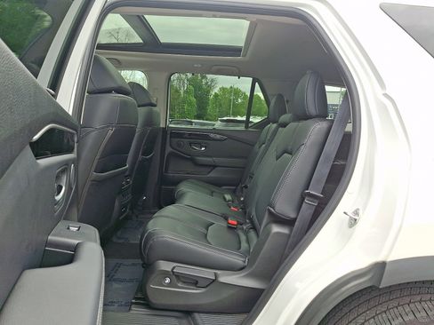 Used 2023 Honda Pilot Touring image 10