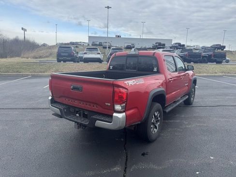 Used 2016 Toyota Tacoma TRD Off-Road image 3