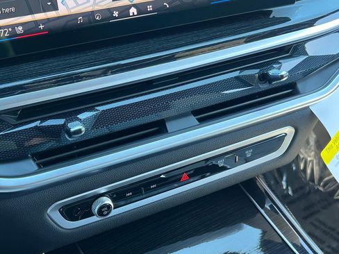 Used 2024 BMW X7 xDrive40i w/ M Sport Package image 32