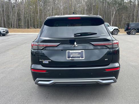 Used 2025 Mitsubishi Outlander SE image 6