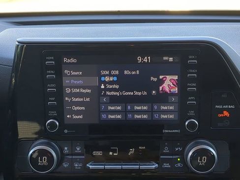 Used 2021 Toyota Highlander L image 21