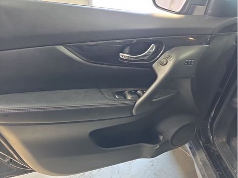 Used 2017 Nissan Rogue SL image 19