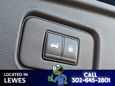 Used 2025 Nissan Pathfinder SV w/ SV Premium Package image 39