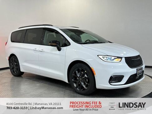 New 2026 Chrysler Pacifica Limited w/ S Appearance Package FWD image 1
