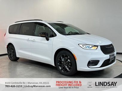 New 2026 Chrysler Pacifica Limited w/ S Appearance Package