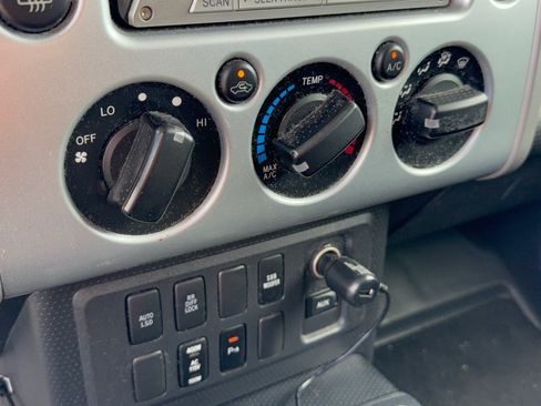 Used 2007 Toyota FJ Cruiser 2WD w/ Upgrade Pkg 2 image 22