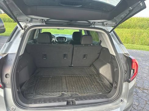 Used 2024 GMC Terrain SLE AWD/4WD image 9