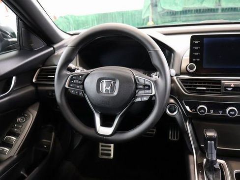 Used 2018 Honda Accord Sport image 14