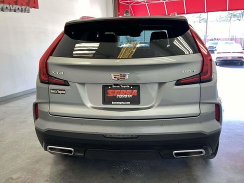 Used 2025 Cadillac XT4 Premium Luxury image 4