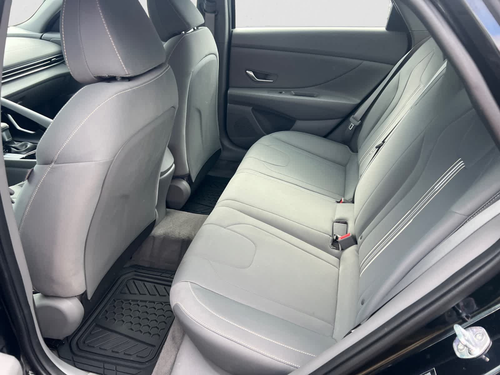Used 2022 Hyundai Elantra SEL w/ Convenience Package FWD image 11